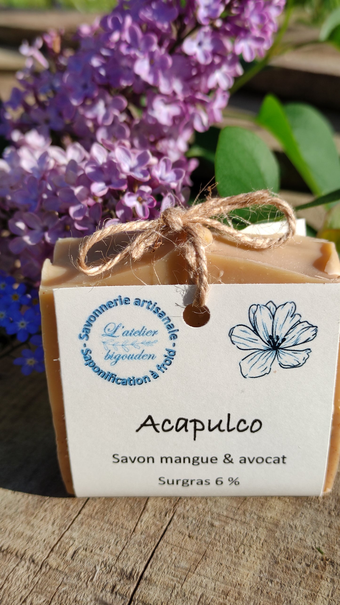 Savon naturel saponifié à froid enrichi au beurre de mangue et à l'huile d'avocat parfumé géranium et orange