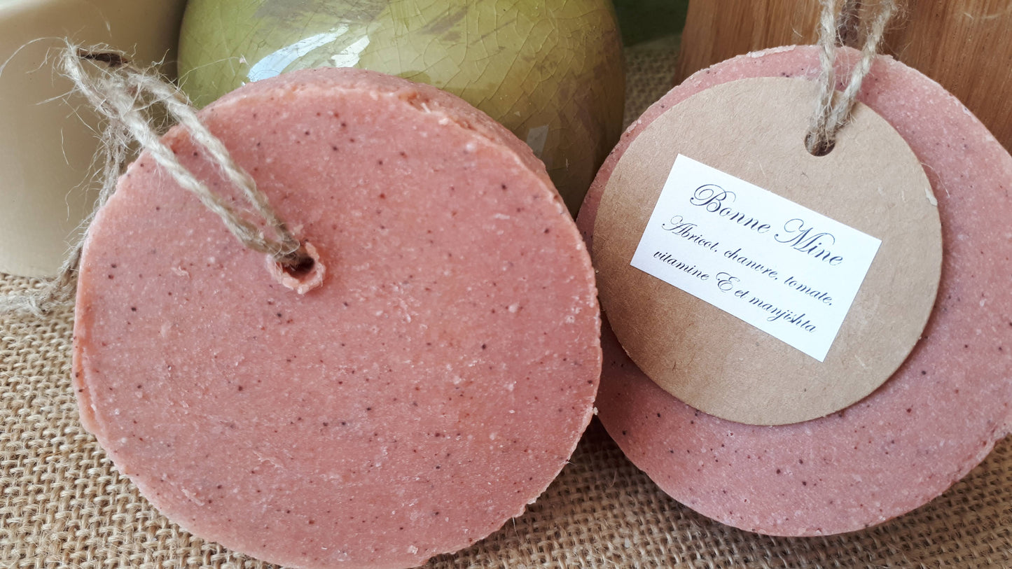 Savon naturel saponifié à froid, exfoliant doux visage enrichi à l'huile de chanvre et de pépins de tomate