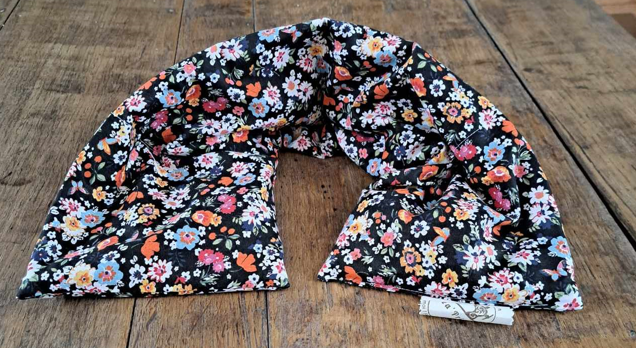 bouillote sèche tour de cou aux noyaux de cerises, fabrication artisanale en Bretagne
