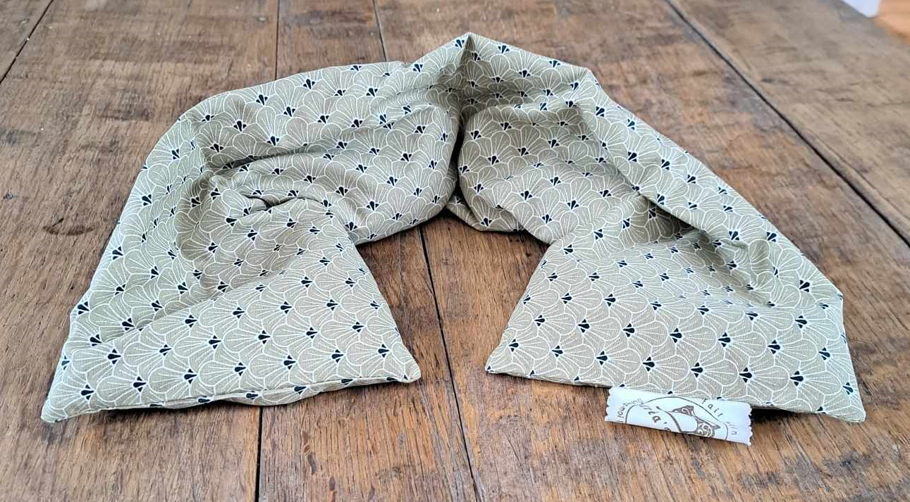 bouillote sèche tour de cou aux noyaux de cerises, fabrication artisanale en Bretagne