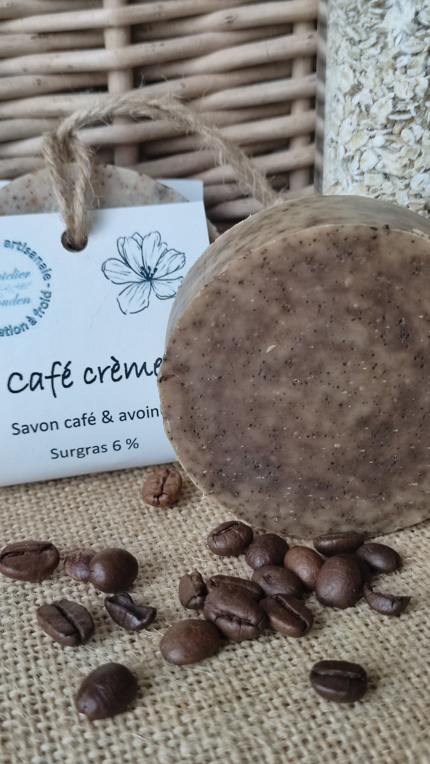 savon naturel exfoliant pour le corps saponifié à froid au lait d'avoine et au café drainant