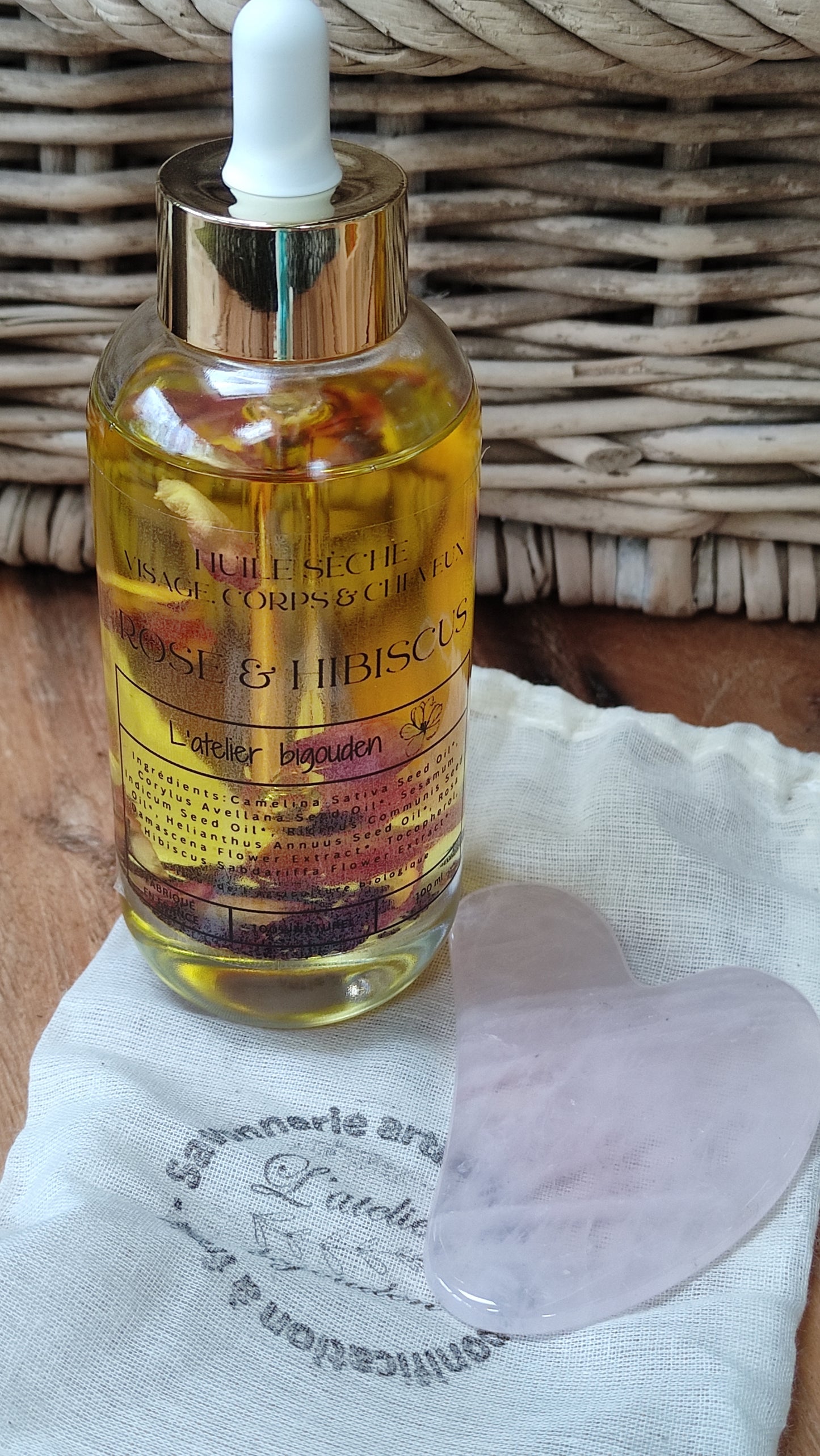 coffret comprenant une huile sèche visage, corps et cheveux de 50 mL et d'un gua sha en pierre pour le massage du visage