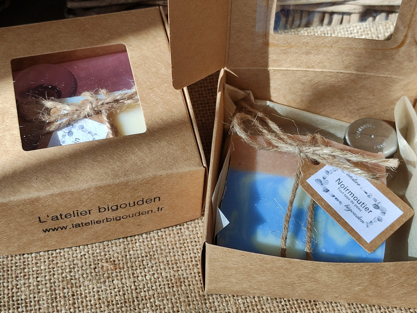 coffret composé d'un savon saponifié à froid et d'un porte-savon magnétique de fabrication française qui laissera sécher vos savons correctement pour une utilisation plus durable