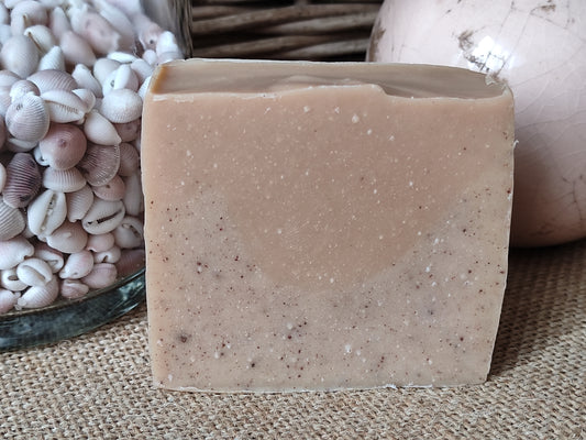Savon naturel saponifié à froid enrichi au beurre de mangue et à l'huile d'avocat parfumé géranium et orange