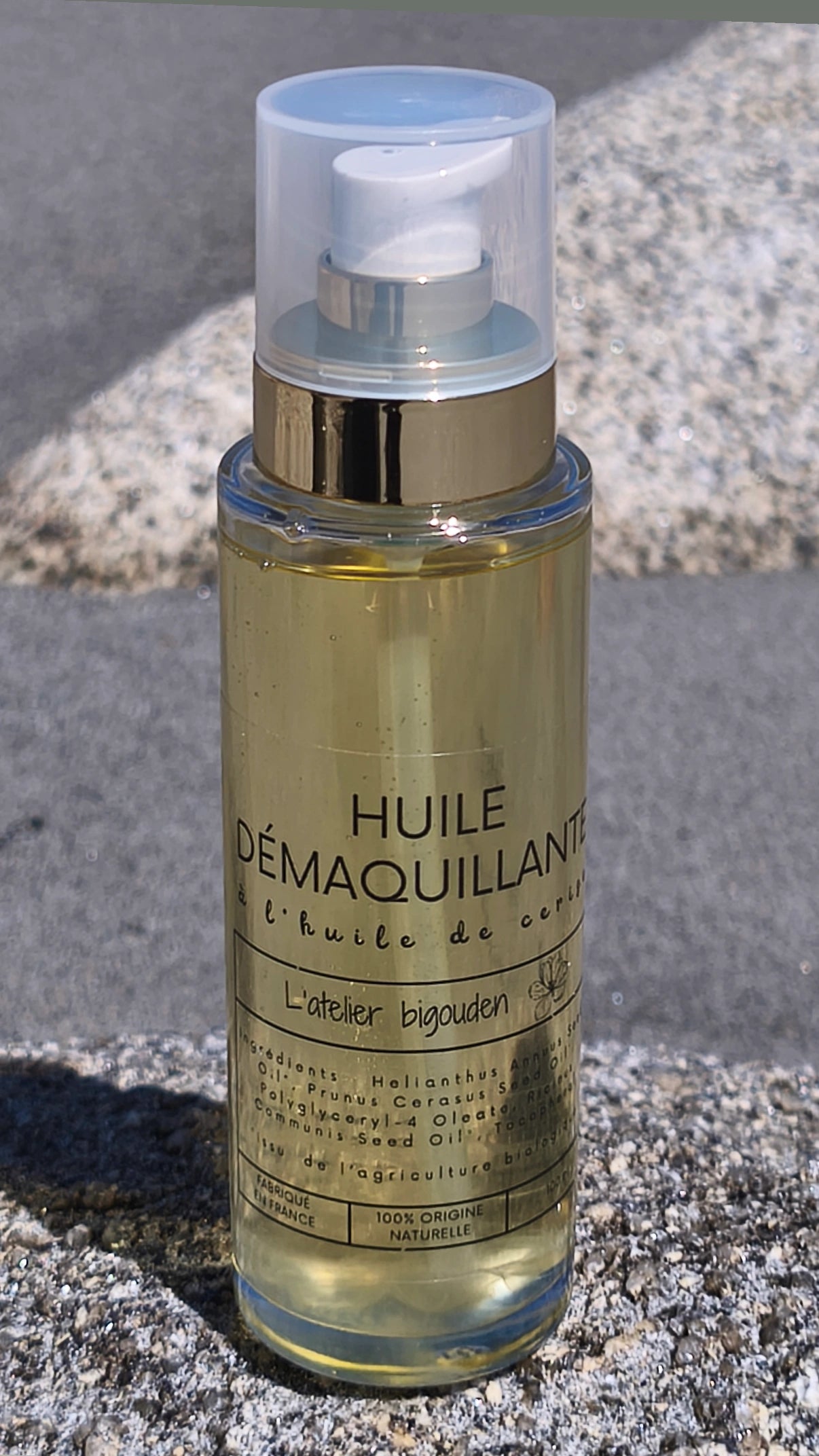 Huile démaquillante douce et naturelle