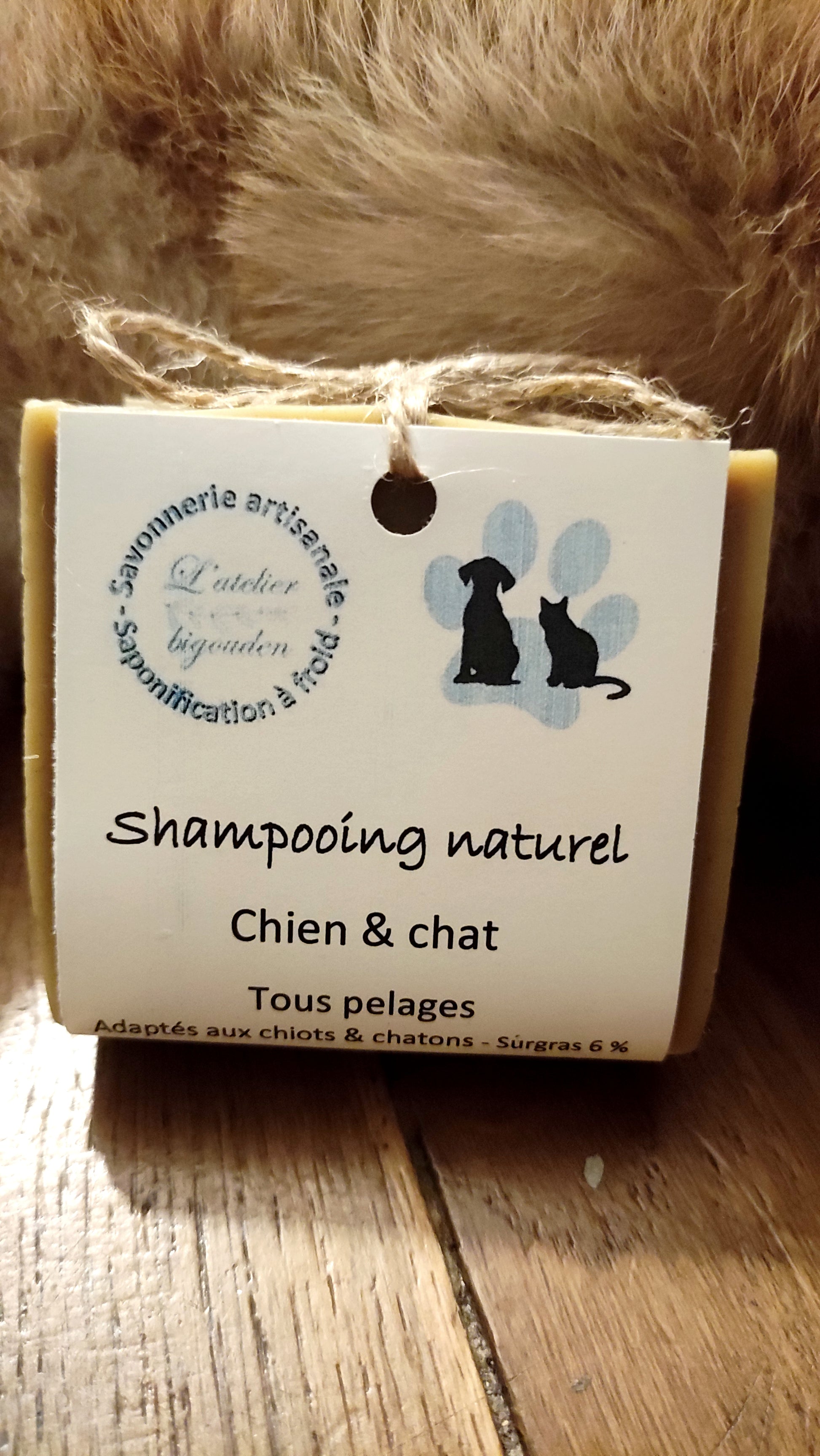 Shampooing solide saponifié à froid pour chien et chat